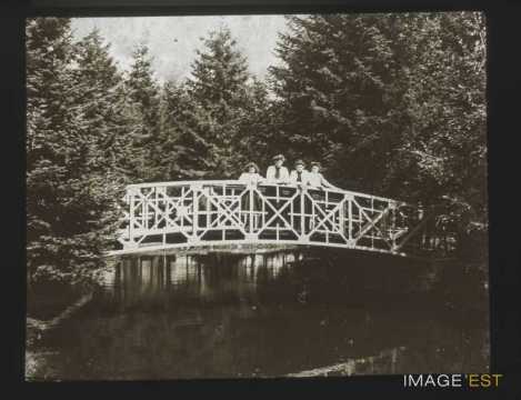 Femmes sur un pont (Engelberg)